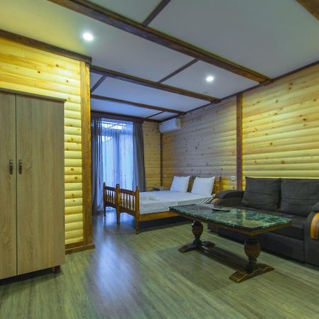 Sister'S Warm Guest House Батуми Екстериор снимка