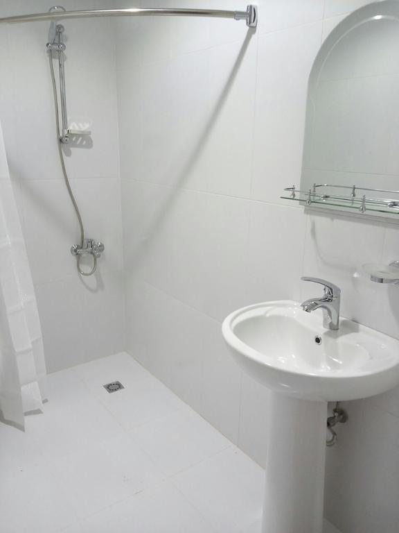 Sister'S Warm Guest House Батуми Екстериор снимка