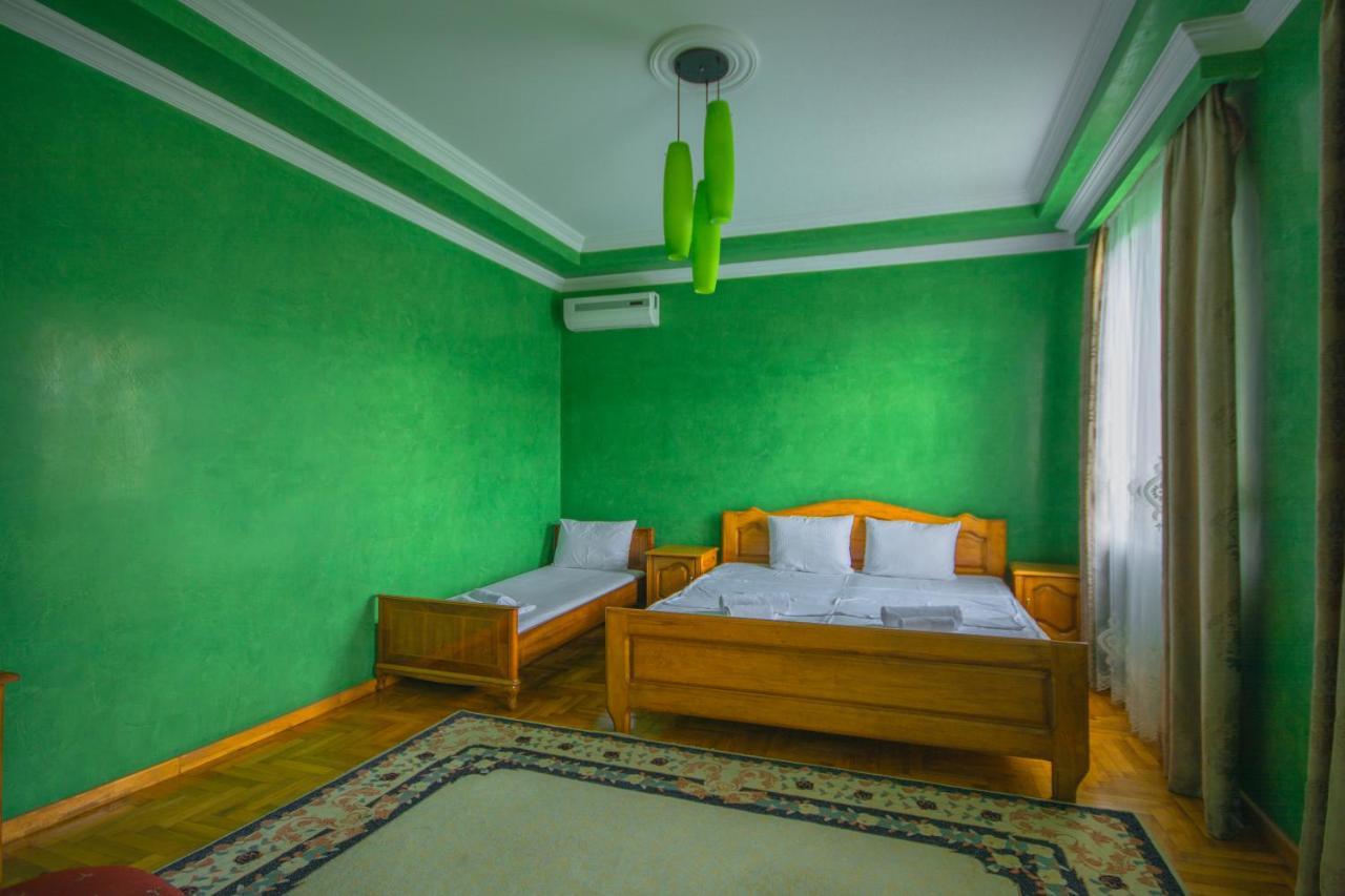 Sister'S Warm Guest House Батуми Екстериор снимка