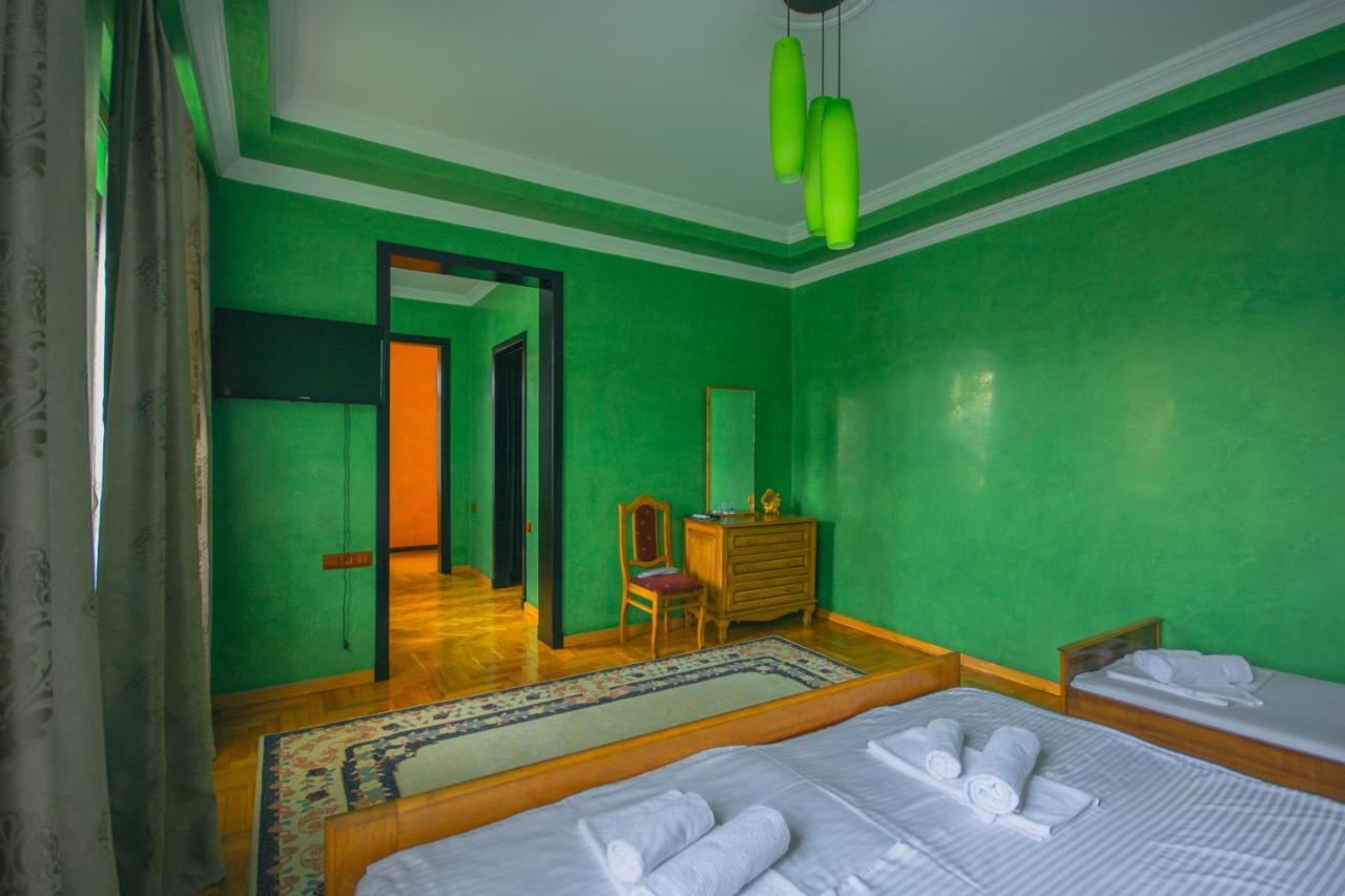 Sister'S Warm Guest House Батуми Екстериор снимка