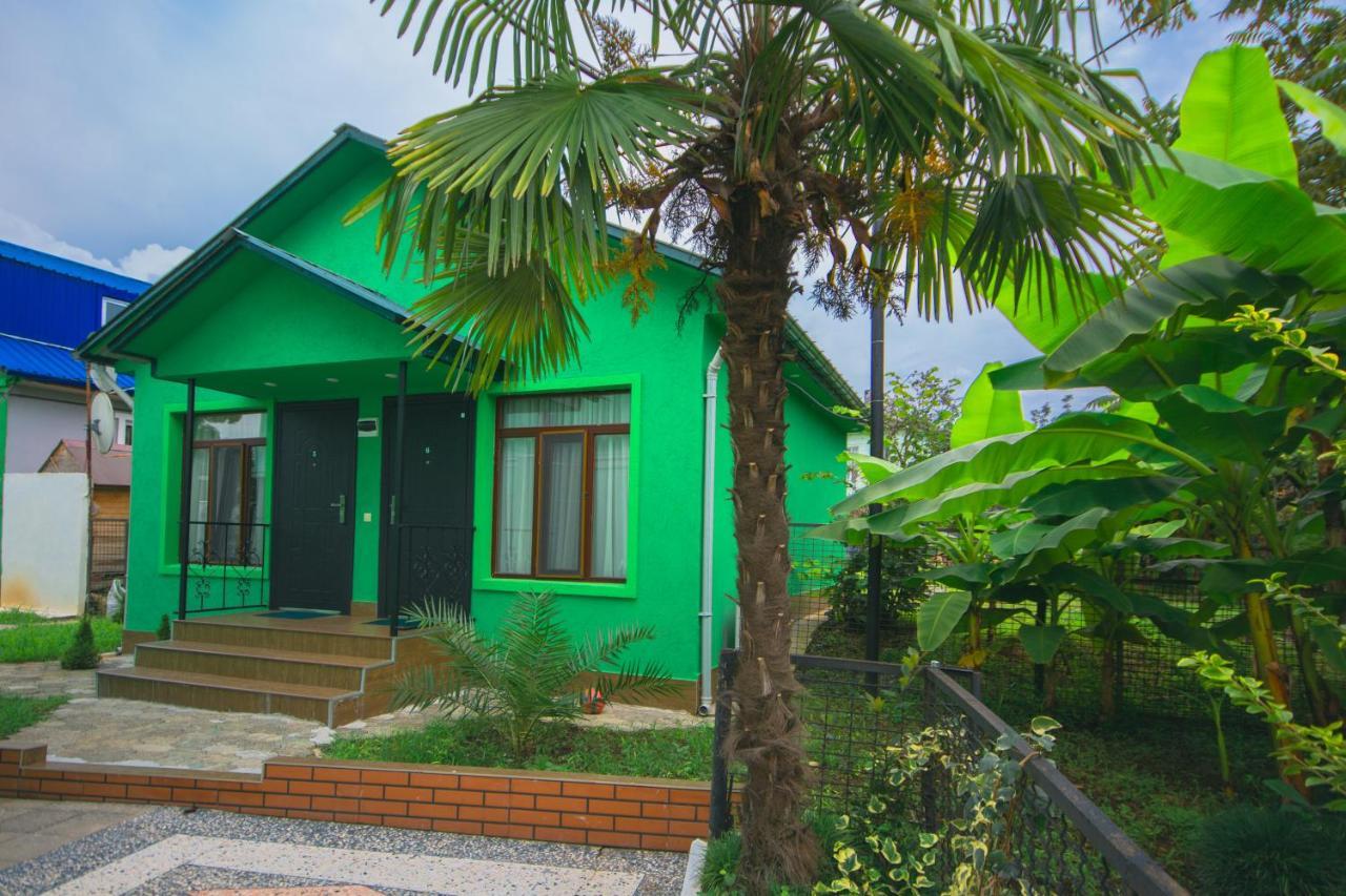 Sister'S Warm Guest House Батуми Екстериор снимка