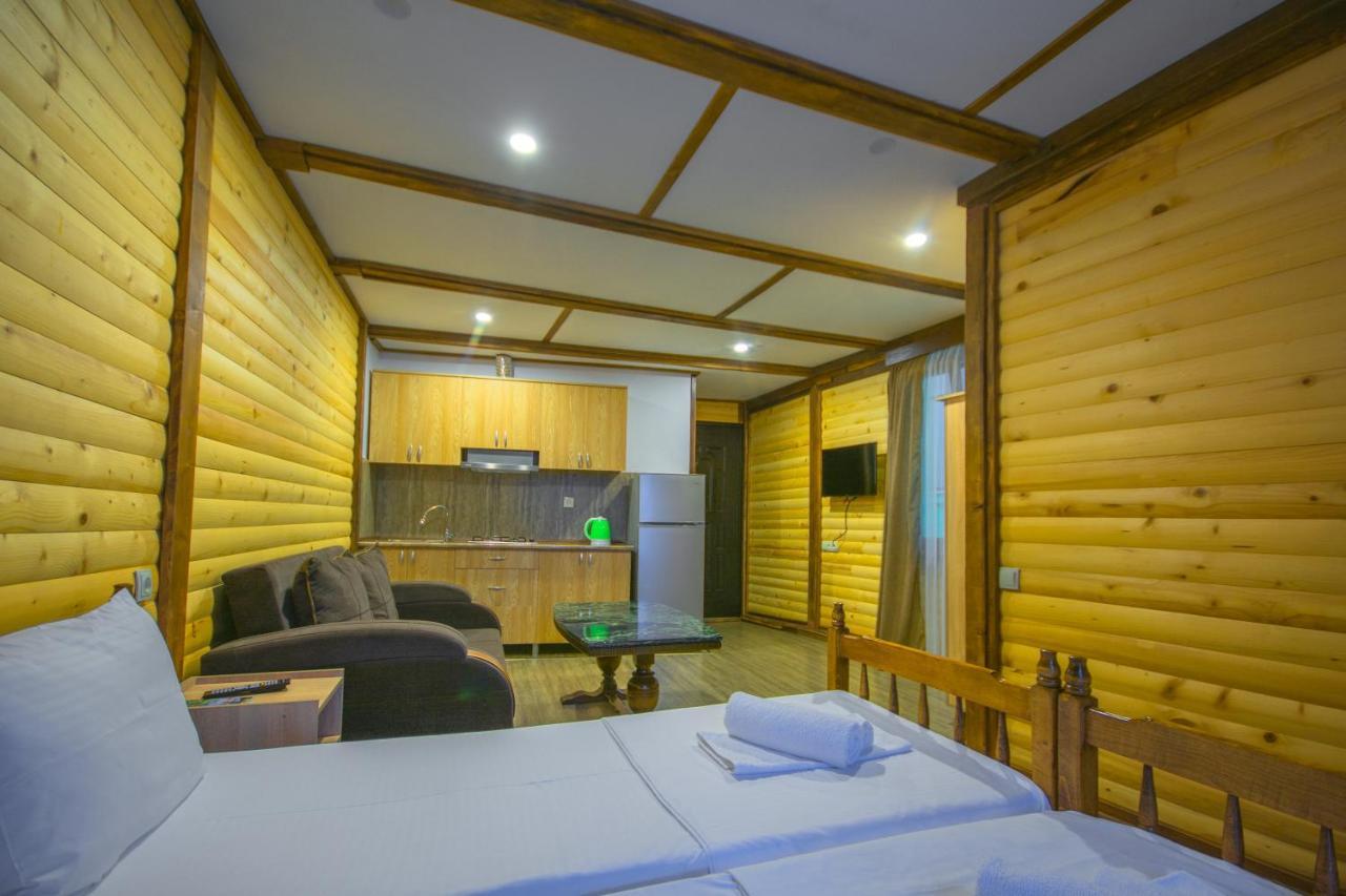 Sister'S Warm Guest House Батуми Екстериор снимка