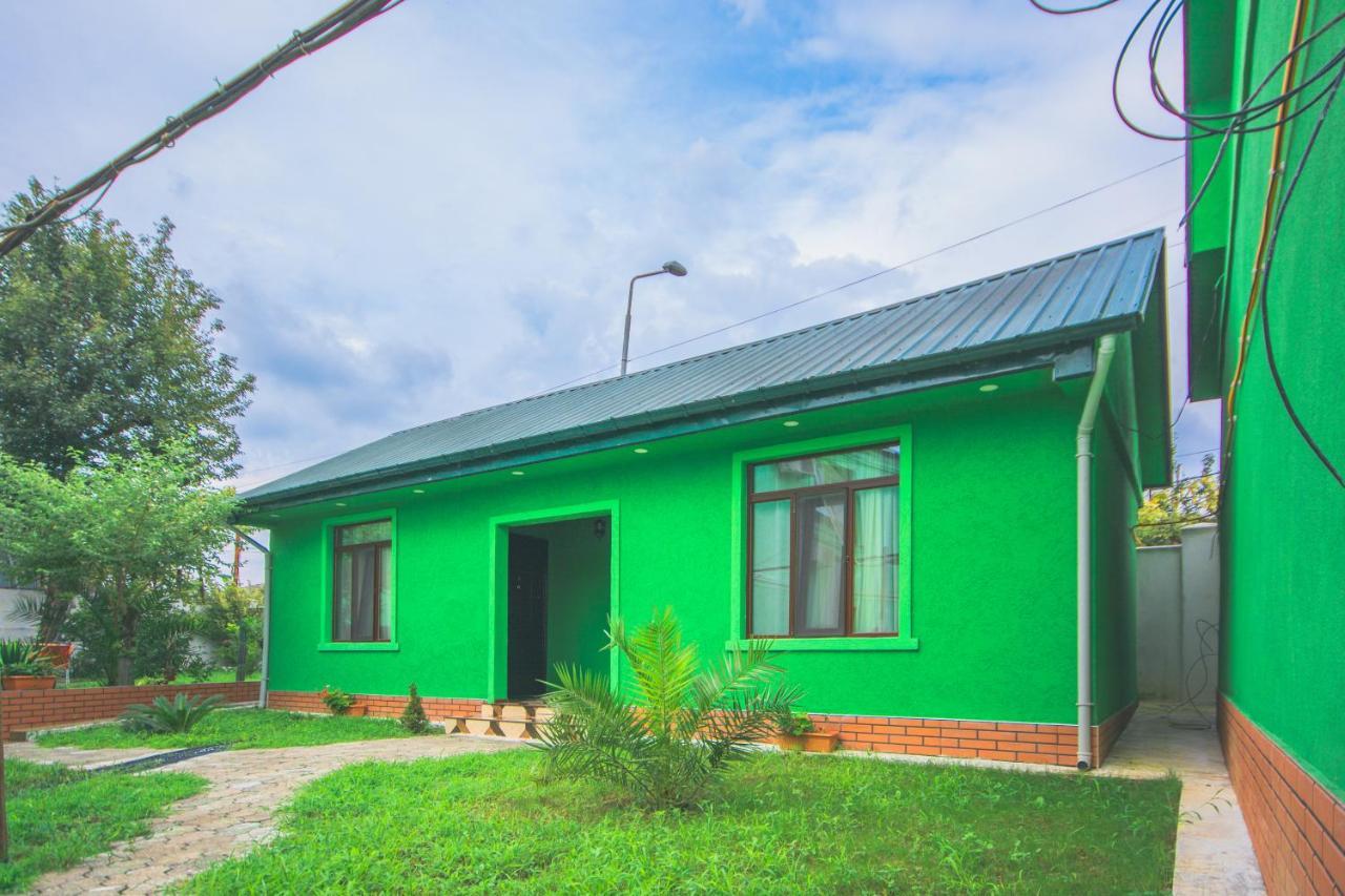 Sister'S Warm Guest House Батуми Екстериор снимка